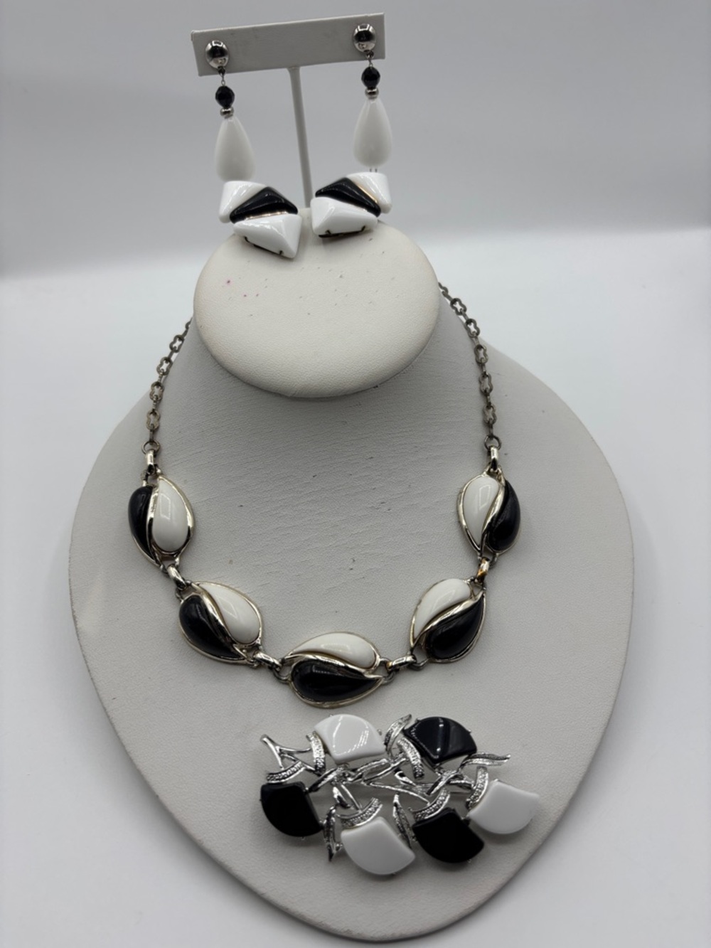 MCM Black and White Glass Thermoset Necklace, Earrings & Brooch Lot JP461